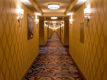 Otel halıları neden bu kadar "rüküş?" İşte bu durumun altında yatan sırlar