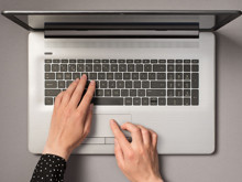Bazı bilgisayarlarda touchpad neden ortada değil?