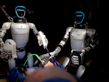 İnsansı robotlar en sonunda ameliyathaneye de girdi