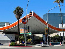 Benzin almanın "premium" hali: Los Angeles'ın ilk lüks akaryakıt istasyonu açılıyor