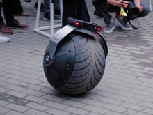 Saatte 30 km hız yapan tek tekerlekli güvenlik robotu tanıtıldı
