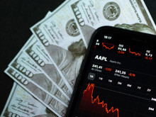 Apple'dan rekor bilanço: Gelirler uçtu ama hisseler çakıldı