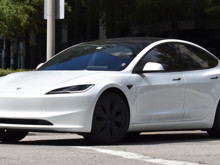 Tesla'da yeni geri çağırma: 20 binden fazla araçta far sorunu