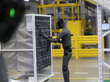 BMW denedi, sonuç şaşırttı: İnsanlar insansı robottan daha hızlı