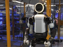 Hyundai'nin yeni planı: Bayilerde otomobilin yanında robot da satılacak