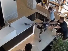 Rusya'da robot asistan müşteriye saldırdı
