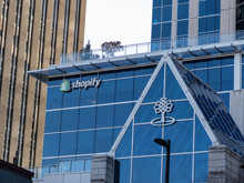 Shopify AI ajanlarının alışverişi tamamlamasına izin veriyor