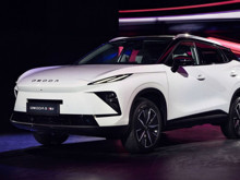 OMODA 5 NEXT Paris’e çıktı: Hibrit motorun yanında neler sunuyor?