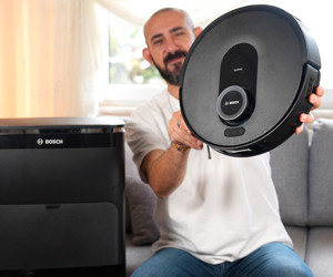 Evi kendi kendine temizleyen robot süpürge