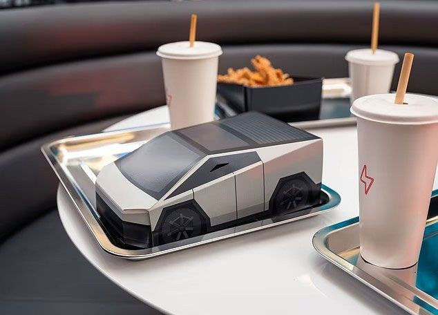 Elon Musk şimdi de lokanta açtı: Tesla Diner ile sıra dışı bir deneyim - Resim: 4