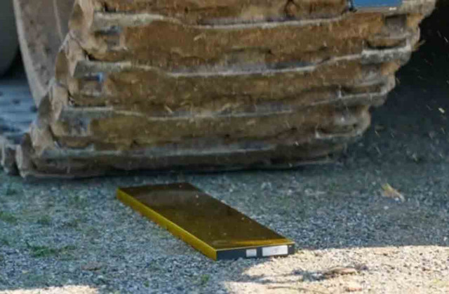 Geely elektrikli araç bataryasını 36 tonluk tankla ezerek test etti: İşte sonuç