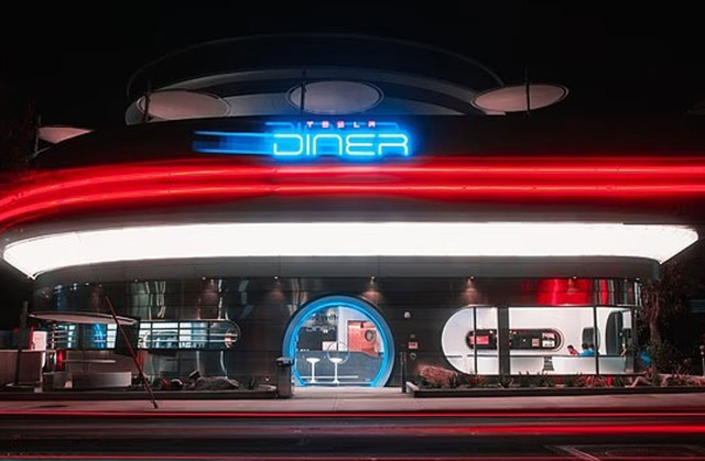 Elon Musk şimdi de lokanta açtı: Tesla Diner ile sıra dışı bir deneyim