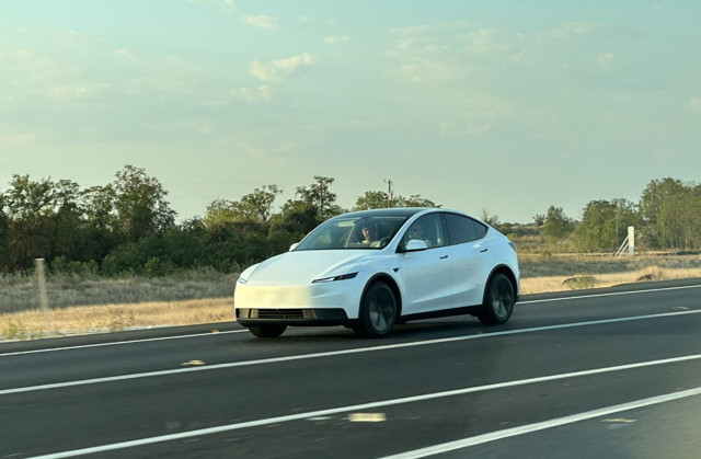 Ucuz ve “kırpılmış” Tesla Model Y ilk kez görüntülendi