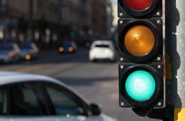 Trafikte her şeyi değiştirecek dördüncü renk: Trafik ışıkları değişiyor mu?