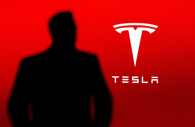 Elon Musk, rafa kaldırdığı Dojo projesine geri döndü