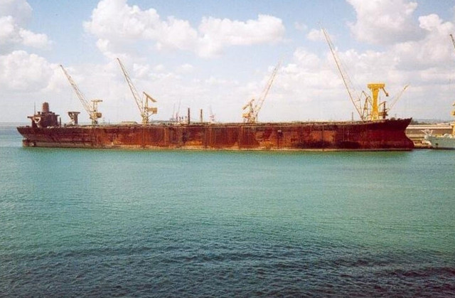 Dünyanın en büyük gemisi: Mürettebat içinde bisikletle geziyordu