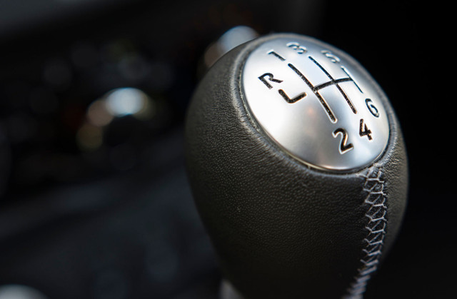 Otomobilin ruhuna dokunmak: Sürüş keyfini zirveye taşıyan efsanevi vites kolları