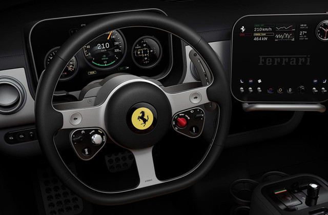 Yeni elektrikli Ferrari’nin iç mekanında Apple efsanesinin imzası çıktı