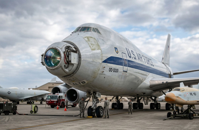 Gökyüzünün "banyo küveti" ve nükleer dedektifler: En tuhaf uçaklar