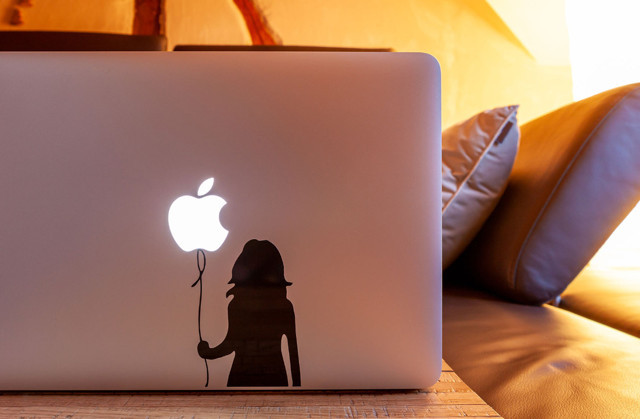 MacBook’ların sönen ışığı: İkonik "parlayan elma" neden tarihe karıştı?