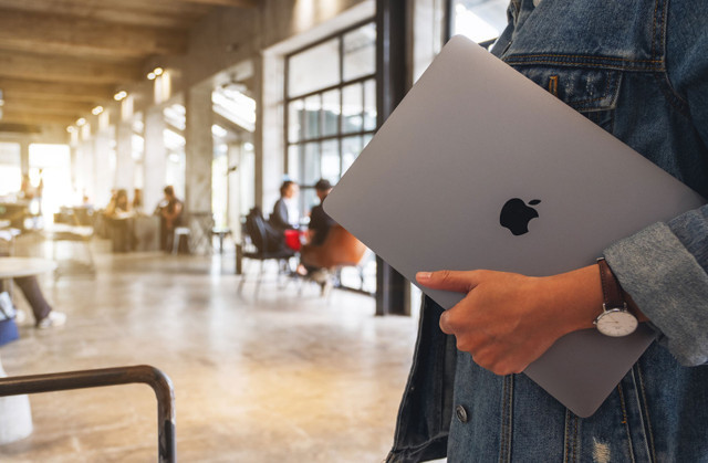 Apple MacBook’larda neden dokunmatik ekran yok?