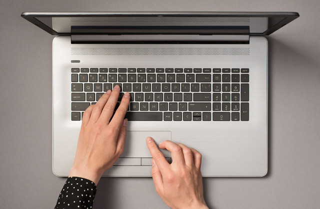 Bazı bilgisayarlarda touchpad neden ortada değil?