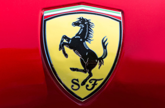 Porsche ve Ferrari logolarındaki gizem: Aynı atı mı kullandılar?