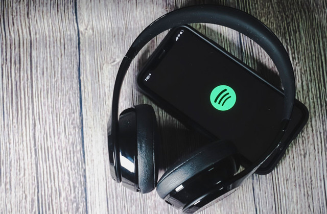 Spotify'da neden hep aynı şarkılar çalıyor? Kullanıcıların ortak şikayeti büyüyor