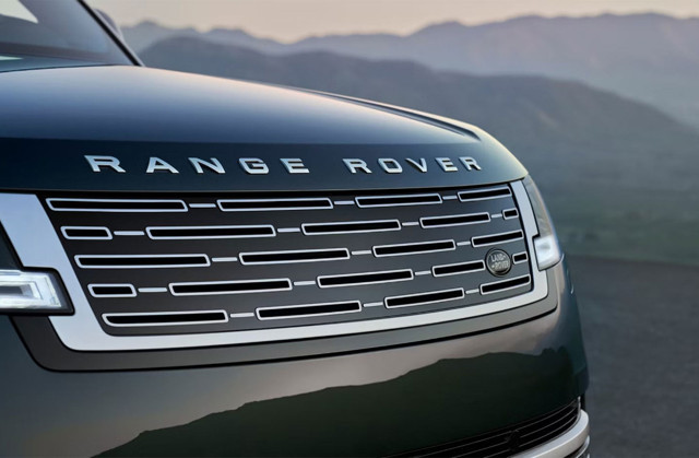 Range Rover ilk elektrikli modelini piyasaya sürdü: Fiyatı dudak uçuklatıyor