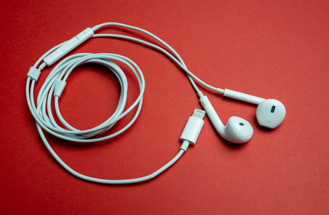 Apple’ın kablolulu kulaklıklarını almak hala mantıklı mı?