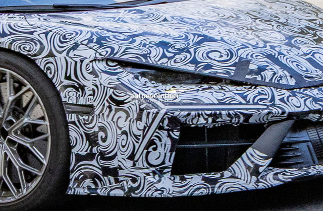 Lamborghini Revuelto yenileniyor: Kamuflajlı prototip görüntülendi