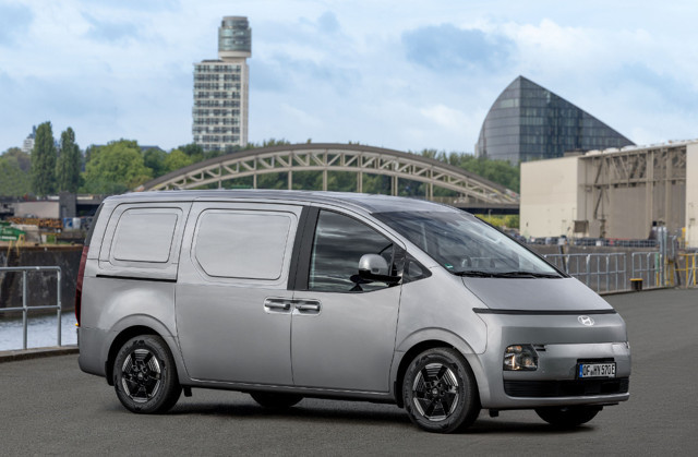 Hyundai STARIA Cargo geliyor: 20 dakikada şarj, 450 km menzil