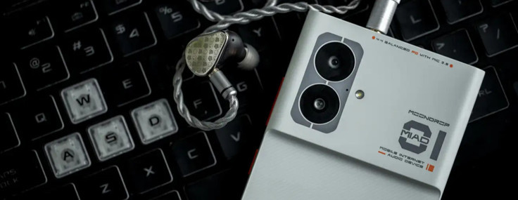 Kulaklık girişini iptal edenlere inat, bu telefonda iki kulaklık girişi birden var