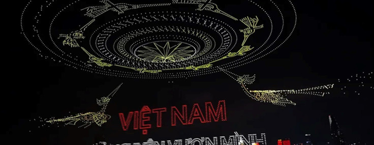 10.518 dron ile Dünya'nın en büyük dron ışık gösterisi rekorunu kırdılar