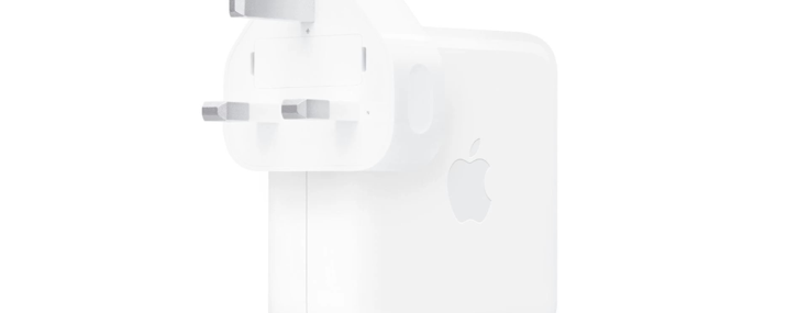 Tartışma yaratan karar: Apple kutudan çıkanları eksiltmeye devam ediyor!