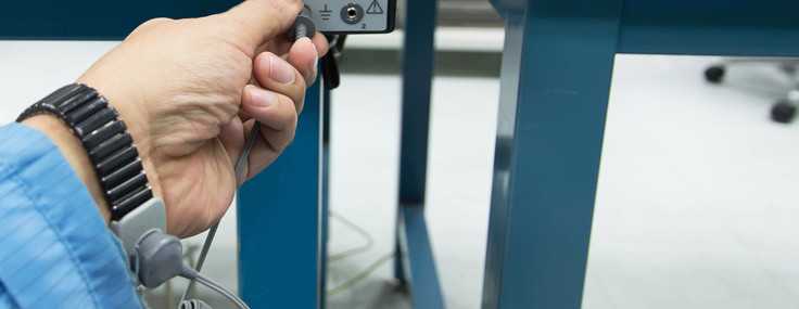 Bilgisayar toplarken neden bileklik takmalısınız?