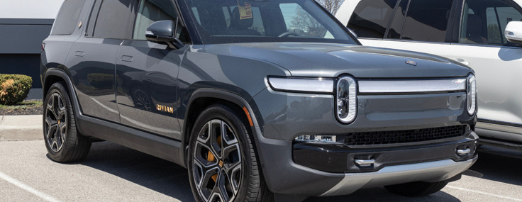 Tesla ve Rivian gibi otomotiv devleri, Apple CarPlay’e nihayet boyun mu eğiyor?