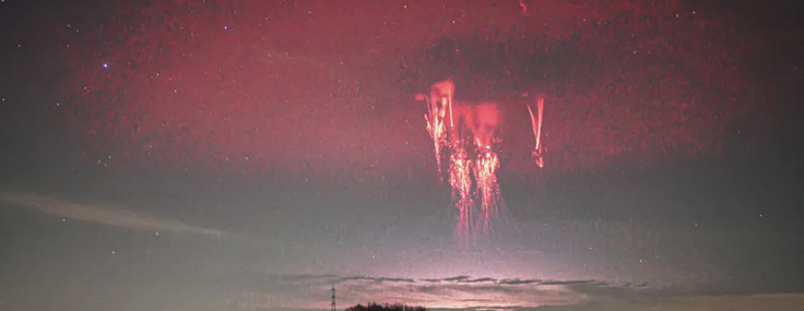 Gökyüzünde saniyenin binde birinde görülen mucize: İki nadir olay aynı karede