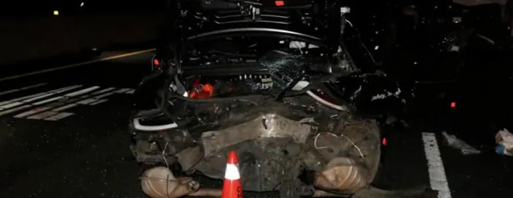 Tesla sürücüsü direksiyon başında uyudu, iki polis ağır yaralandı