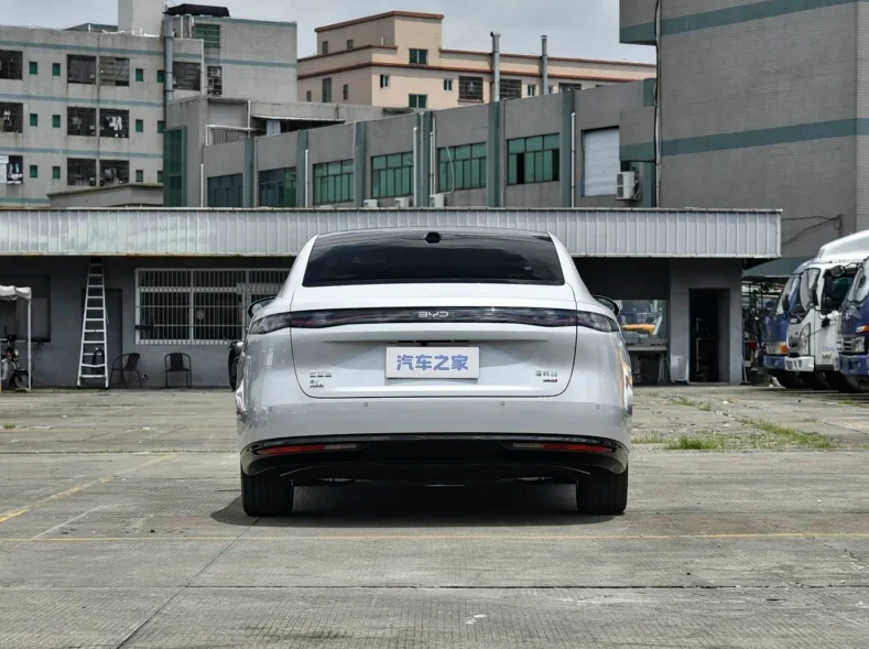 BYD’den Tesla’yı düşündürecek sedan: 905 km menzil ve 1.660 km karma sürüş - Resim: 4