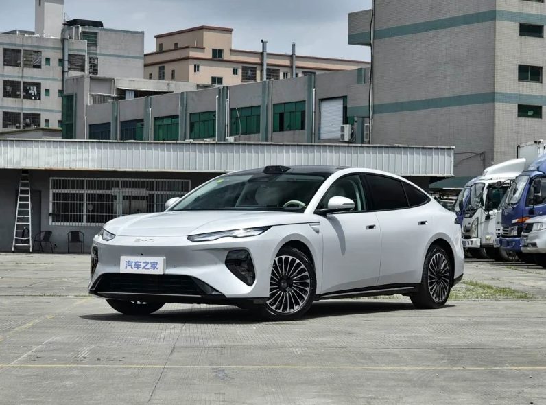 BYD’den Tesla’yı düşündürecek sedan: 905 km menzil ve 1.660 km karma sürüş - Resim: 3