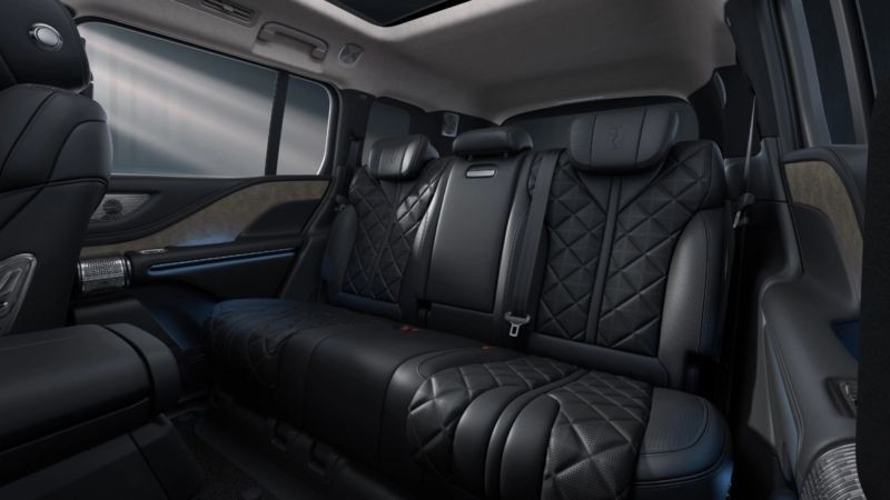 5 dakikada şarj olan 1180 beygirlik dev: Yangwang U8 sahneye çıktı - Resim: 2