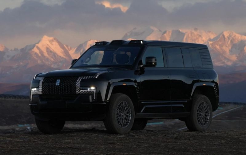 5 dakikada şarj olan 1180 beygirlik dev: Yangwang U8 sahneye çıktı - Resim: 3