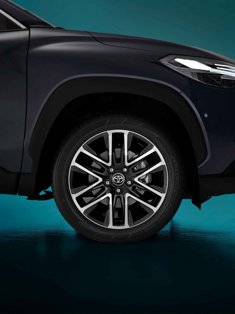 Yeni Toyota Corolla Cross böyle görünüyor - Resim: 4