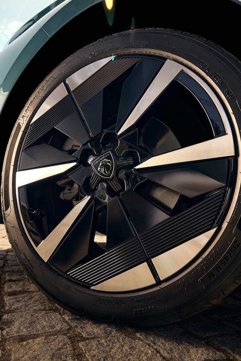 İşte 2026 model Peugeot 308: Yeni tasarım ve elektrikli menzilde artış - Resim: 3