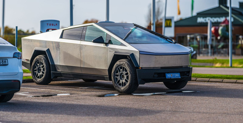 Tesla’dan şaşırtan Cybertruck kararı: Satışlar düşerken fiyat yine yükseldi - Resim: 1
