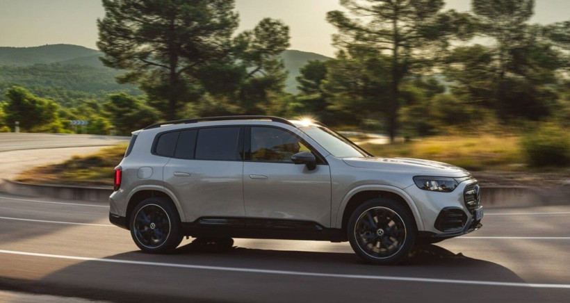 Yeni Mercedes GLB tanıtıldı: Modern tasarım, 7 koltuk ve 320 kW şarj desteği - Resim: 1