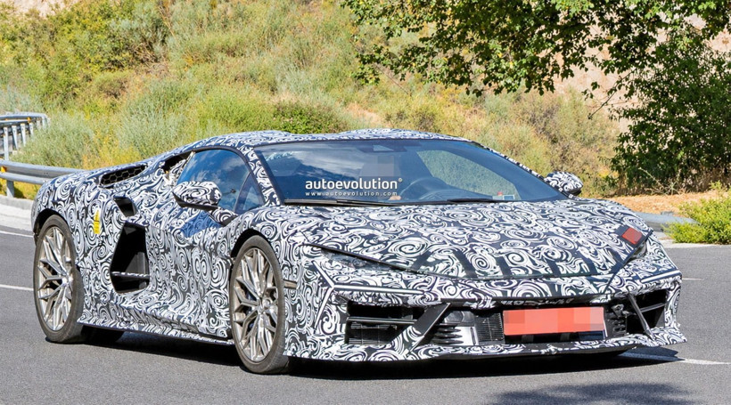 Lamborghini Revuelto yenileniyor: Kamuflajlı prototip görüntülendi - Resim: 4