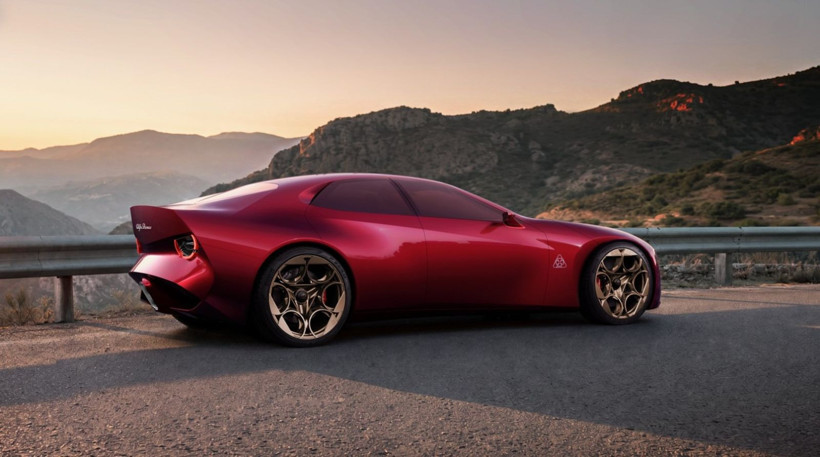 Alfa Romeo Cuorerosso’nun kırmızı boyası bakış açısına göre siyaha dönüyor - Resim: 3