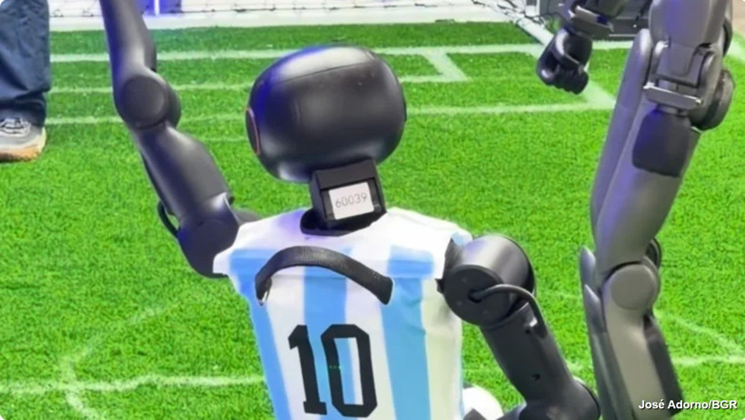 IFA 2026'nın en ilginç robotları: Biri dövüşüyor, biri yazı yazıyor - Resim: 1